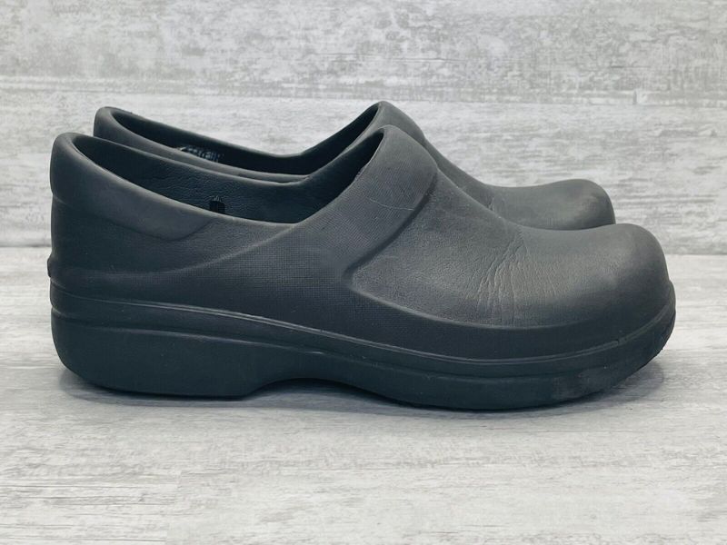 The Definitive Guide To The Best 7 Crocs For Nurses In 2023 | Limo Shoes