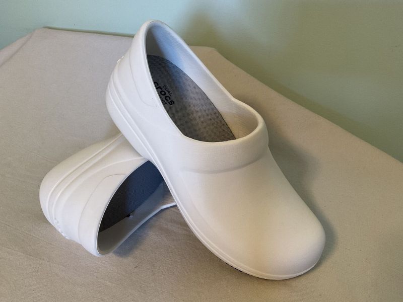 The Definitive Guide To The Best 7 Crocs For Nurses In 2023 Limo Shoes
